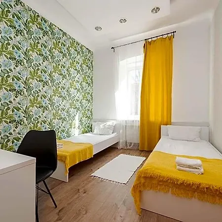 Royal Rooms*** Hotel