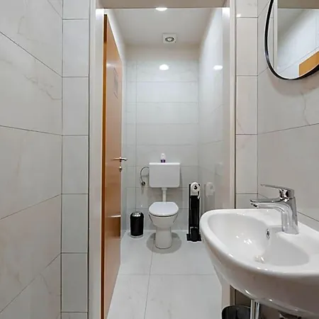 Royal Rooms*** Hotel