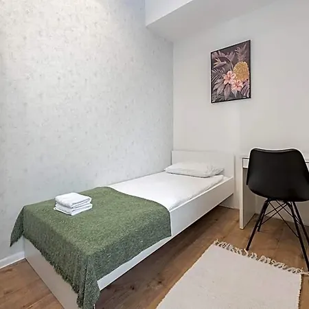 Royal Rooms*** Hostel